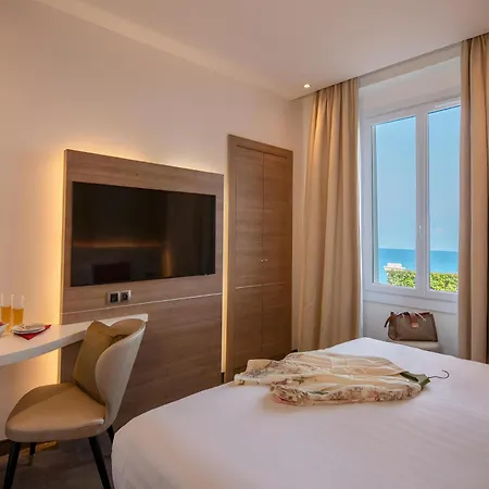 Best Western Premier Hotel Prince de Galles-3